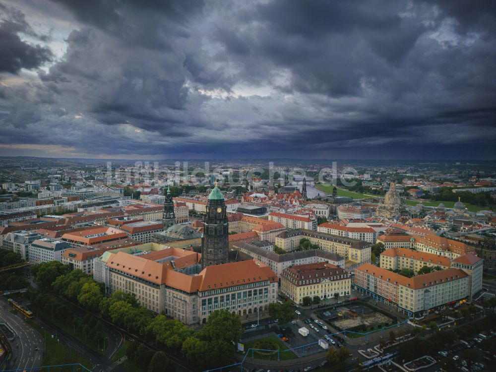 Luftaufnahme Dresden - Gebäude der Stadtverwaltung - Rathaus Dresden in Dresden im Bundesland Sachsen