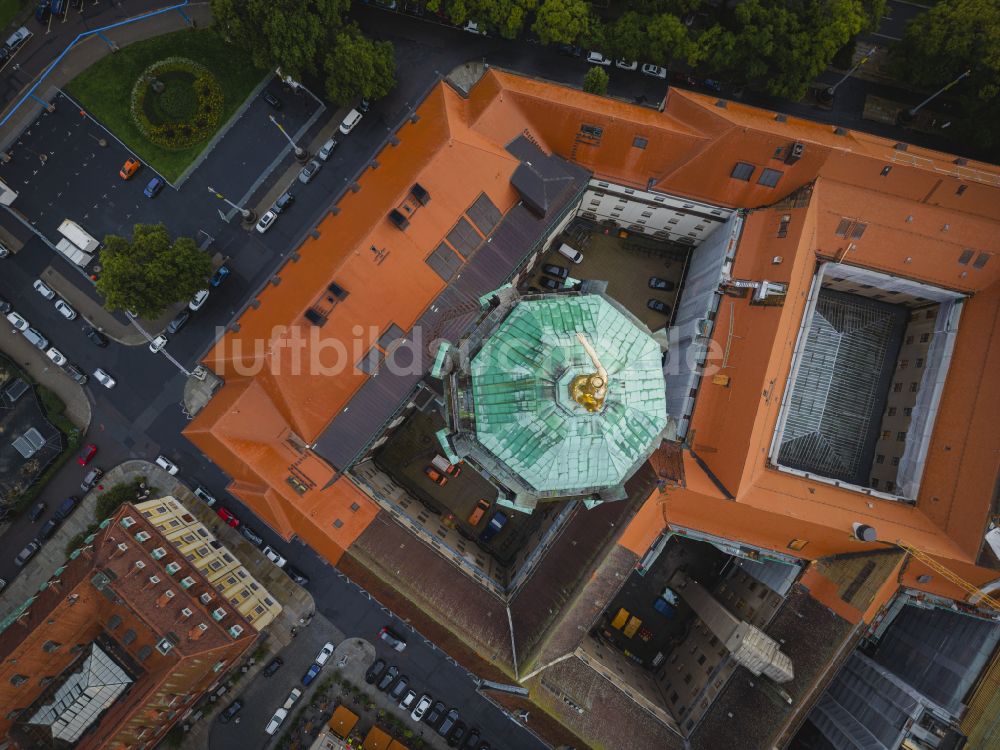 Dresden aus der Vogelperspektive: Gebäude der Stadtverwaltung - Rathaus Dresden in Dresden im Bundesland Sachsen