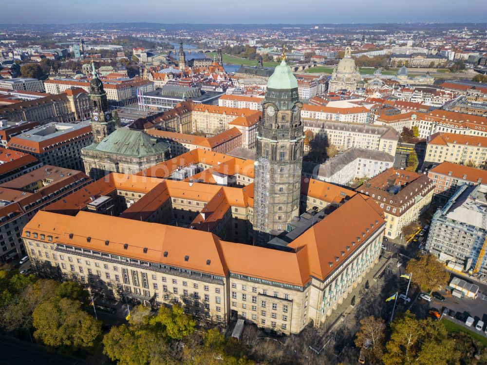 Luftaufnahme Dresden - Gebäude der Stadtverwaltung - Rathaus Dresden in Dresden im Bundesland Sachsen