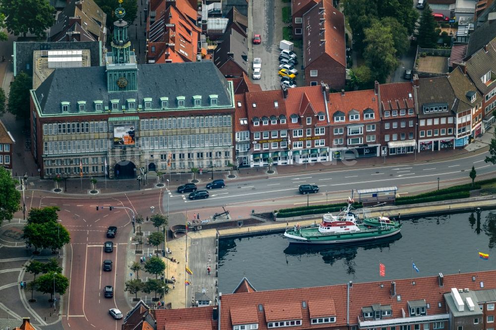 Luftbild Emden - Gebäude der Stadtverwaltung - Rathaus in Emden im Bundesland Niedersachsen, Deutschland