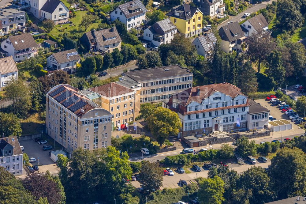 Ennepetal aus der Vogelperspektive: Gebäude der Stadtverwaltung - Rathaus in Ennepetal im Bundesland Nordrhein-Westfalen, Deutschland