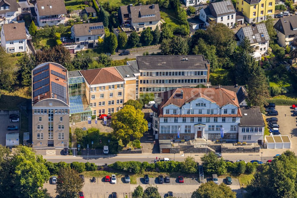 Luftaufnahme Ennepetal - Gebäude der Stadtverwaltung - Rathaus in Ennepetal im Bundesland Nordrhein-Westfalen, Deutschland