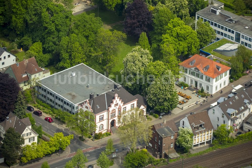 Erkrath von oben - Gebäude der Stadtverwaltung - Rathaus in Erkrath im Bundesland Nordrhein-Westfalen