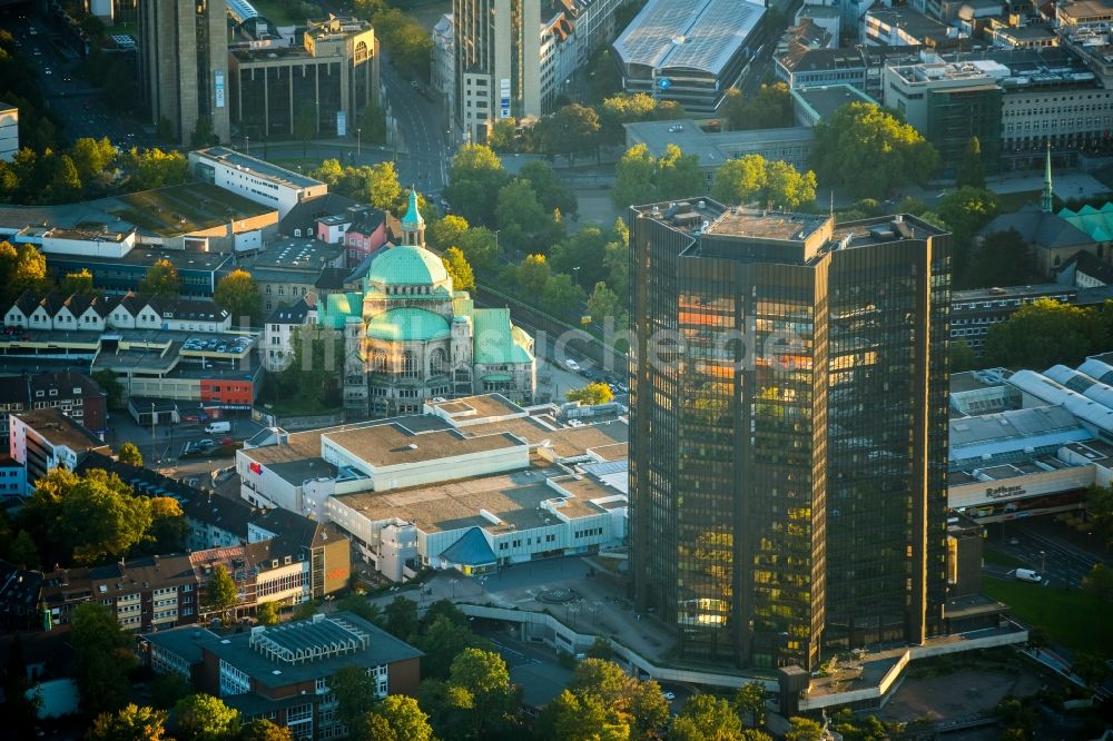 Essen aus der Vogelperspektive: Gebäude der Stadtverwaltung - Rathaus in Essen im Bundesland Nordrhein-Westfalen