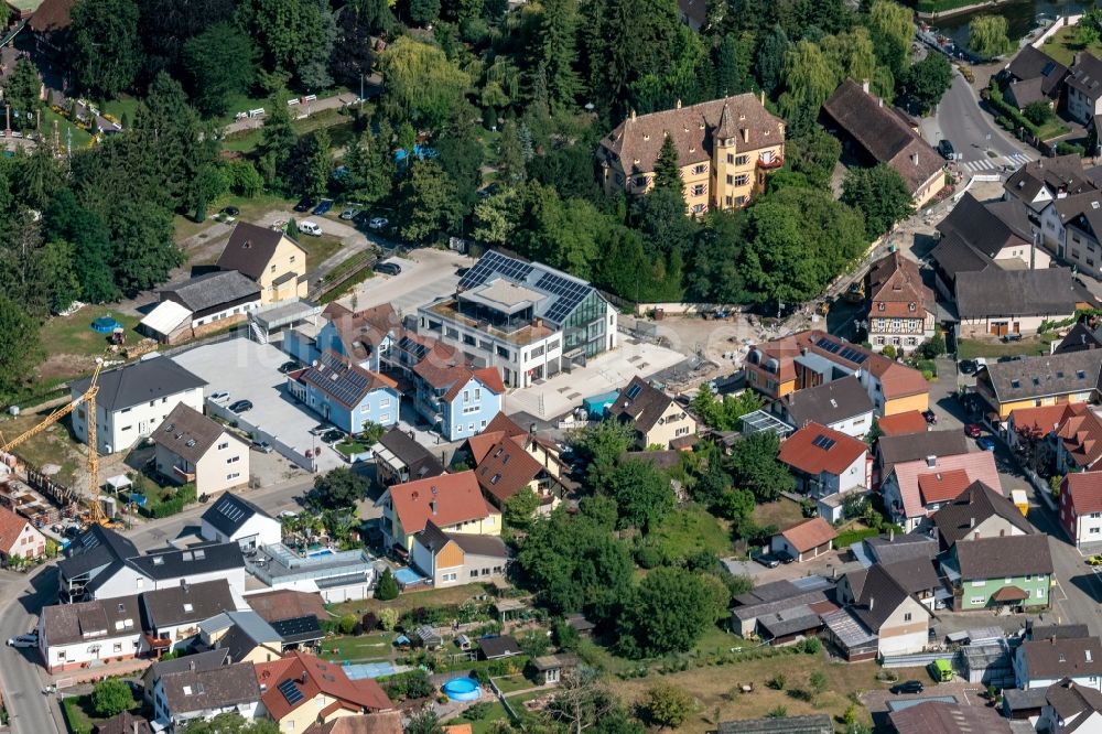 Rust aus der Vogelperspektive: Gebäude der Stadtverwaltung - Rathaus an der Fischerstraße in Rust im Bundesland Baden-Württemberg, Deutschland