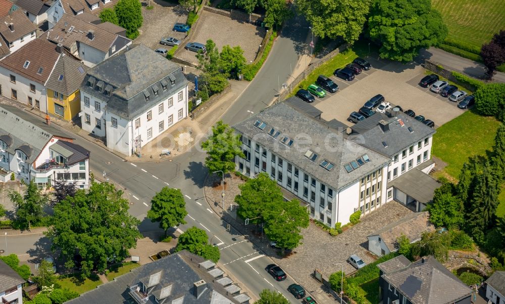 Breckerfeld aus der Vogelperspektive: Gebäude der Stadtverwaltung - Rathaus an der Frankfurter Straße in Breckerfeld im Bundesland Nordrhein-Westfalen - NRW, Deutschland