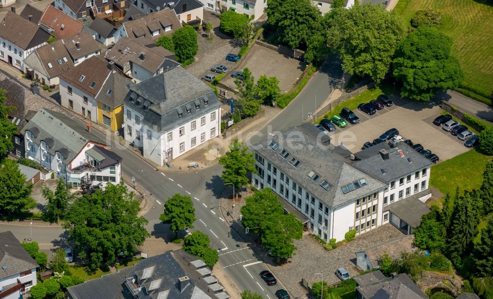 Luftbild Breckerfeld - Gebäude der Stadtverwaltung - Rathaus an der Frankfurter Straße in Breckerfeld im Bundesland Nordrhein-Westfalen - NRW, Deutschland