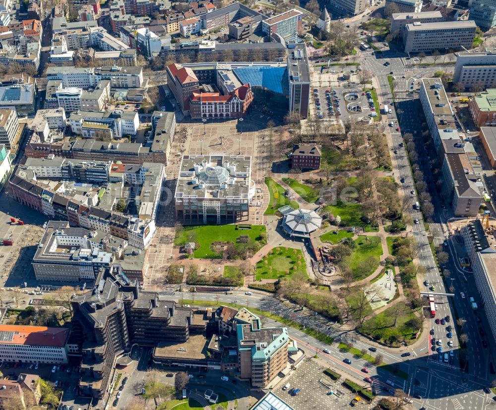 Dortmund von oben - Gebäude der Stadtverwaltung - Rathaus am Friedensplatz in Dortmund im Bundesland Nordrhein-Westfalen, Deutschland