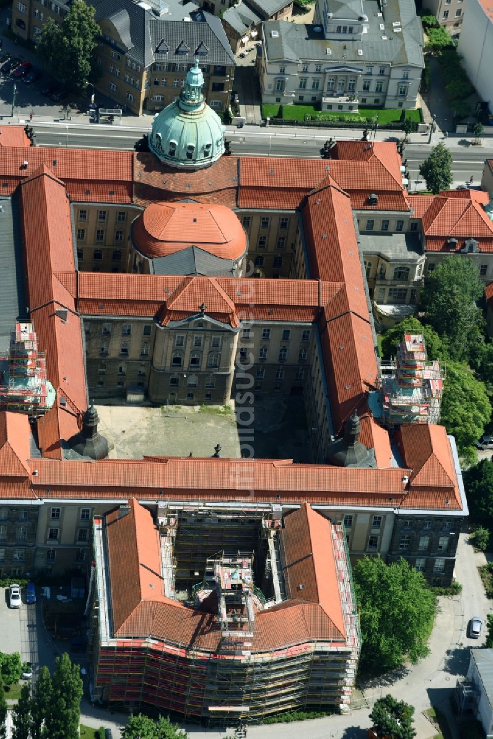 Luftbild Potsdam - Gebäude der Stadtverwaltung - Rathaus an der Friedrich-Ebert-Straße in Potsdam im Bundesland Brandenburg, Deutschland