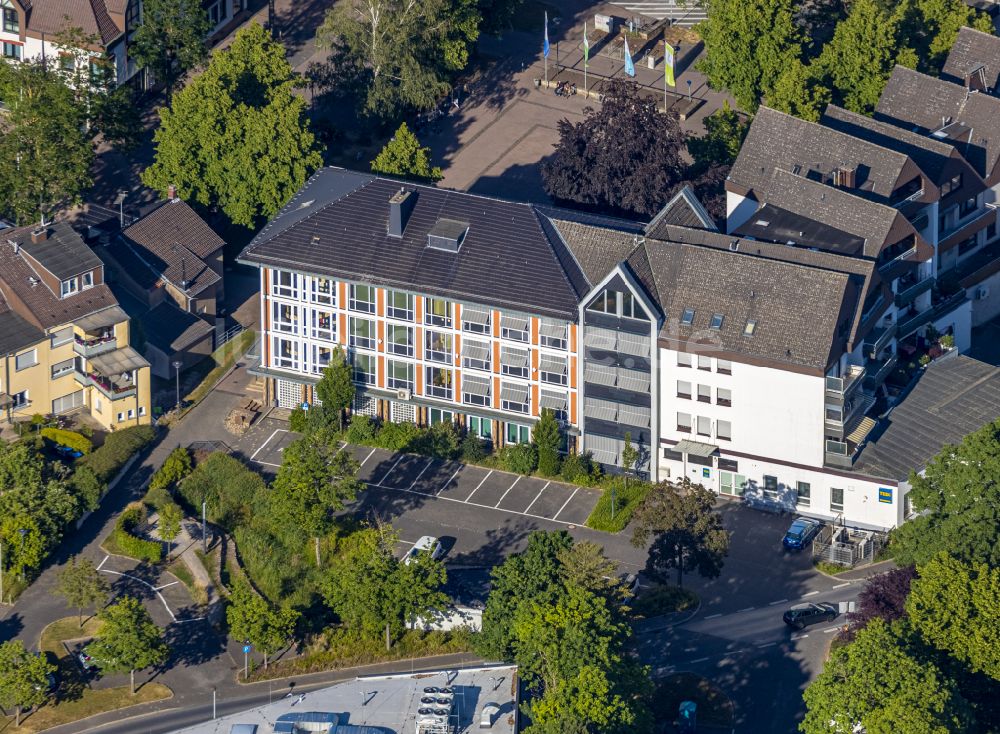 Wickede (Ruhr) aus der Vogelperspektive: Gebäude der Stadtverwaltung - Rathaus Gemeinde Wickede in Wickede (Ruhr) im Bundesland Nordrhein-Westfalen, Deutschland