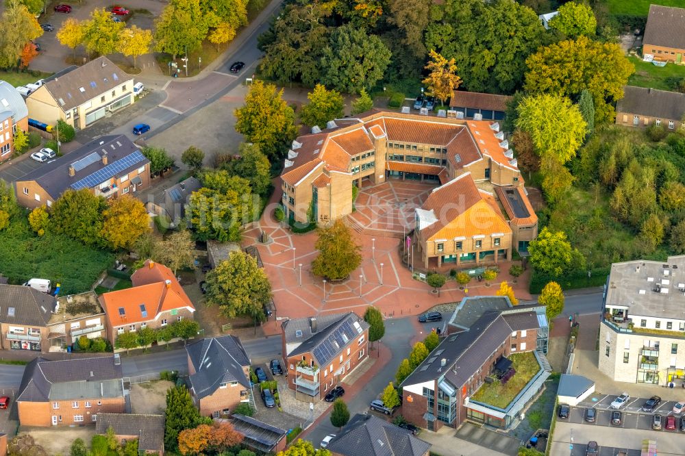 Hamminkeln aus der Vogelperspektive: Gebäude der Stadtverwaltung - Rathaus in Hamminkeln im Bundesland Nordrhein-Westfalen, Deutschland