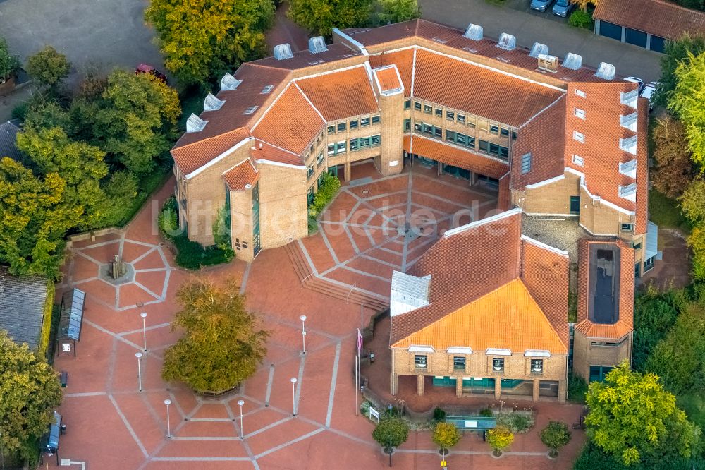 Luftaufnahme Hamminkeln - Gebäude der Stadtverwaltung - Rathaus in Hamminkeln im Bundesland Nordrhein-Westfalen, Deutschland