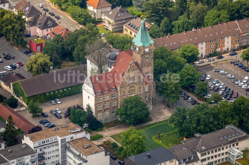 Hattingen aus der Vogelperspektive: Gebäude der Stadtverwaltung - Rathaus in Hattingen im Bundesland Nordrhein-Westfalen, Deutschland