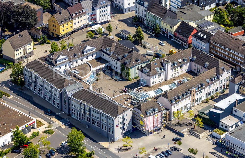 Luftaufnahme Heiligenhaus - Gebäude der Stadtverwaltung - Rathaus in Heiligenhaus im Bundesland Nordrhein-Westfalen