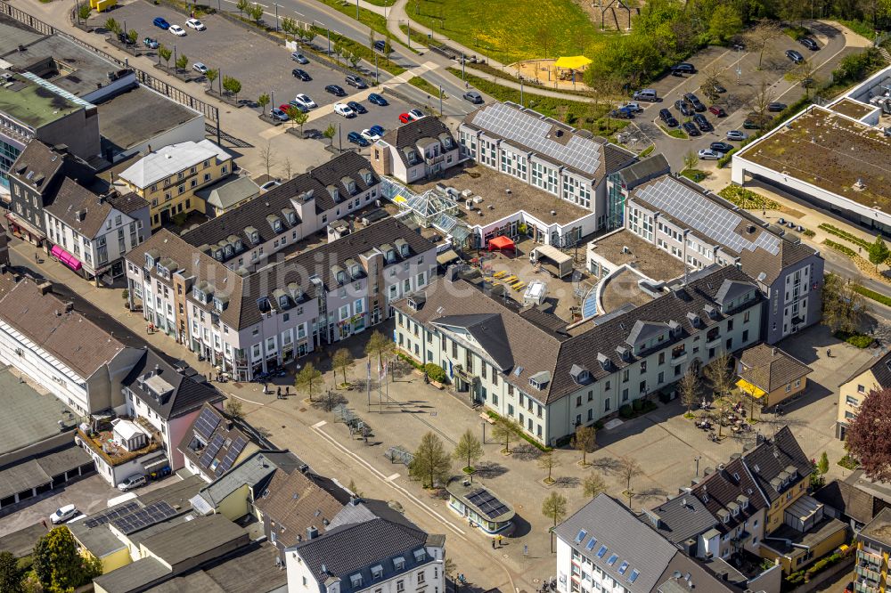 Luftaufnahme Heiligenhaus - Gebäude der Stadtverwaltung - Rathaus in Heiligenhaus im Bundesland Nordrhein-Westfalen