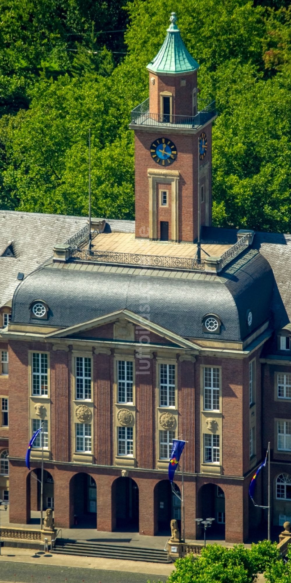 Herne von oben - Gebäude der Stadtverwaltung - Rathaus in Herne im Bundesland Nordrhein-Westfalen