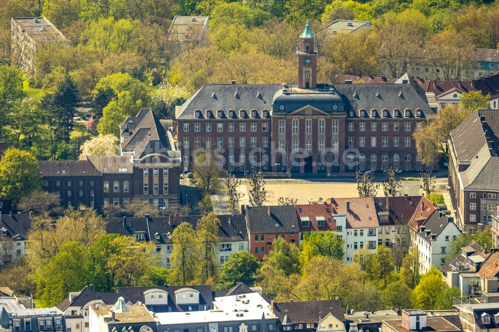 Luftaufnahme Herne - Gebäude der Stadtverwaltung - Rathaus in Herne im Bundesland Nordrhein-Westfalen, Deutschland