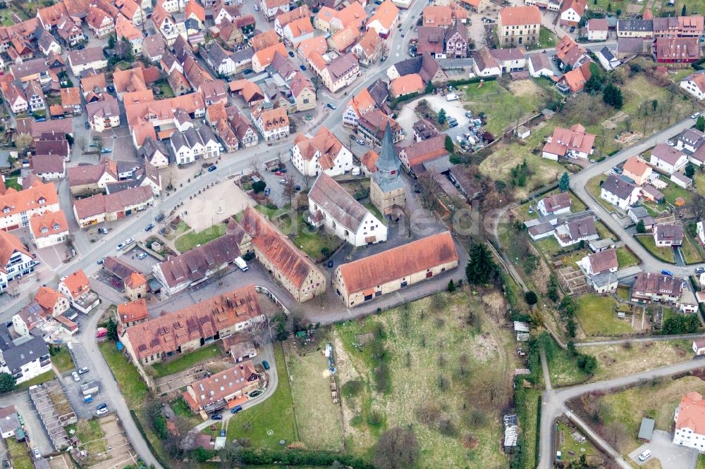 Oberderdingen von oben - Gebäude der Stadtverwaltung - Rathaus und Hexenturm in Oberderdingen im Bundesland Baden-Württemberg, Deutschland