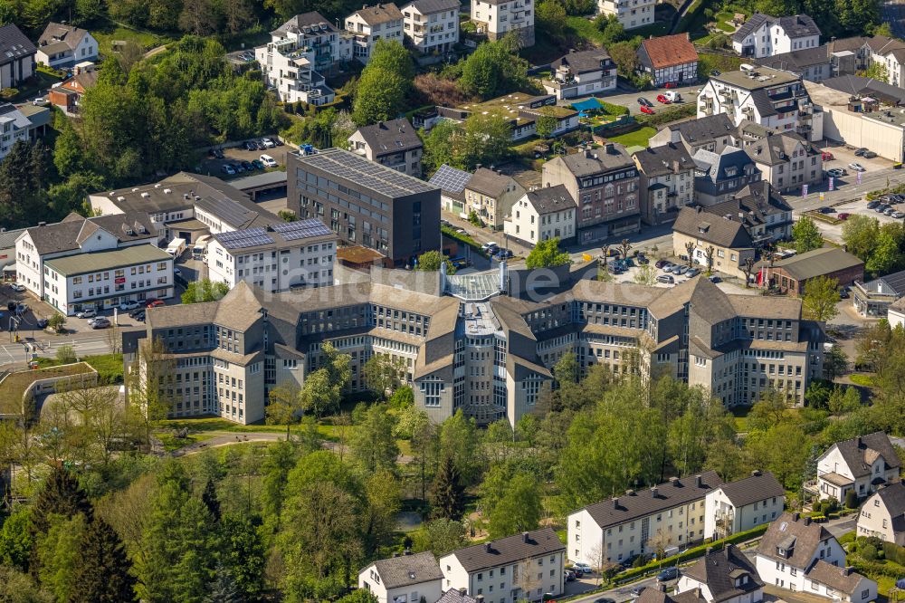 Luftbild Meschede - Gebäude der Stadtverwaltung - Rathaus Hochsauerlandkreis in Meschede im Bundesland Nordrhein-Westfalen, Deutschland