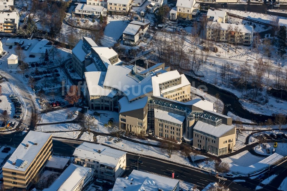 Luftaufnahme Meschede - Gebäude der Stadtverwaltung - Rathaus des Hochsauerlandkreises in Meschede im Bundesland Nordrhein-Westfalen