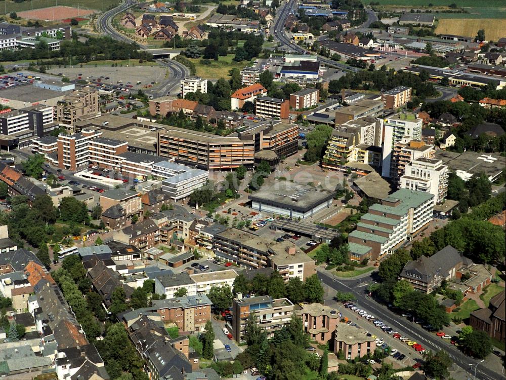 Kamp-Lintfort aus der Vogelperspektive: Gebäude der Stadtverwaltung - Rathaus im Innenstadt- Zentrum in Kamp-Lintfort im Bundesland Nordrhein-Westfalen