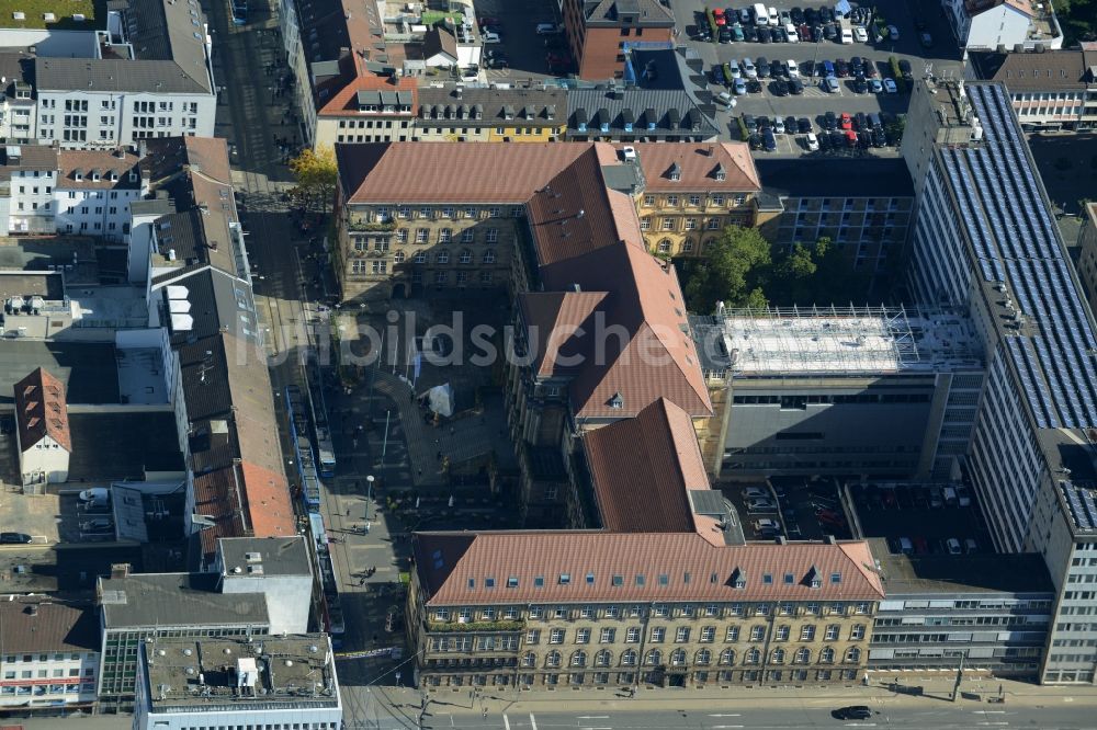 Kassel aus der Vogelperspektive: Gebäude der Stadtverwaltung - Rathaus in Kassel im Bundesland Hessen