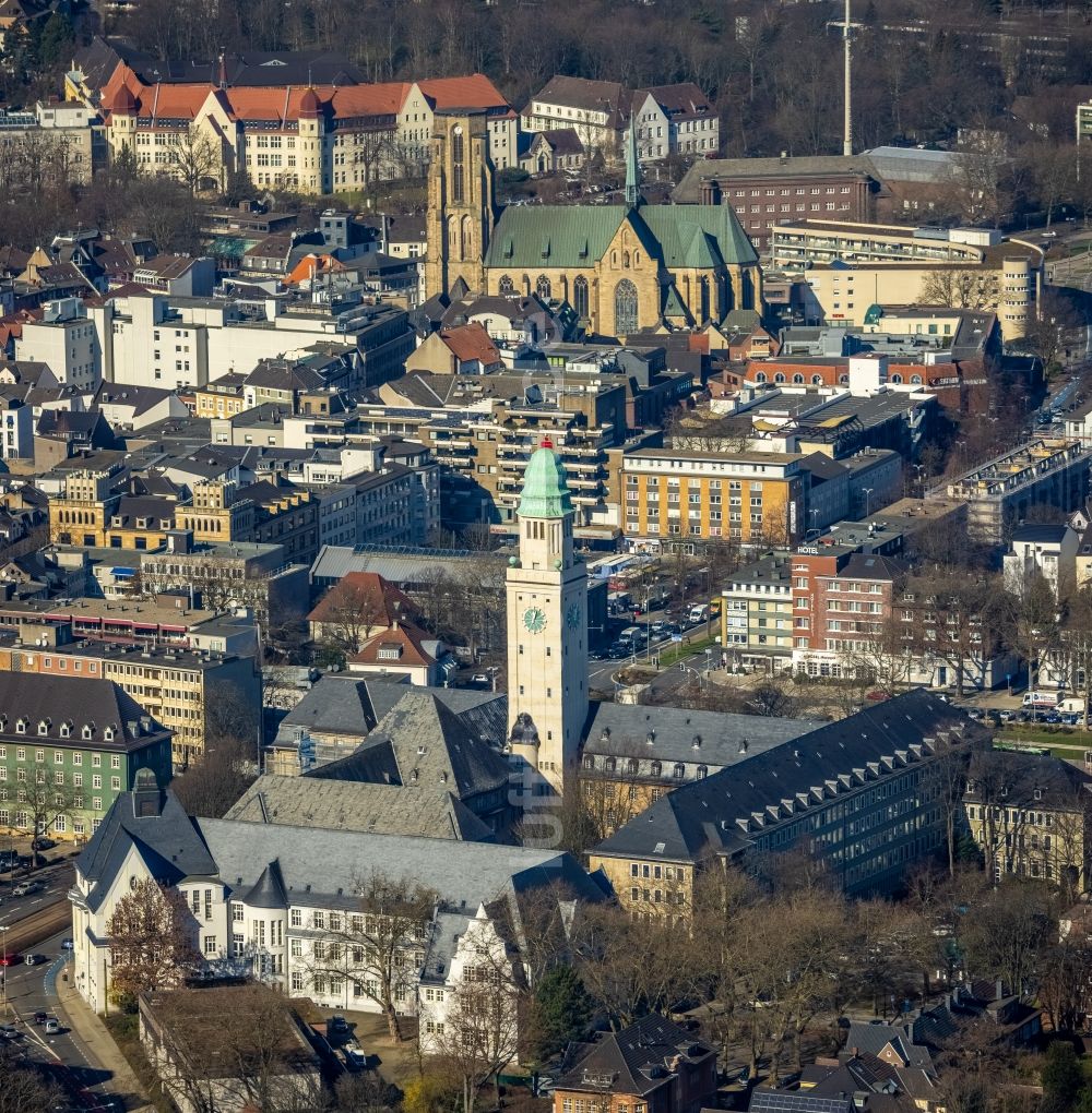 Luftbild Gelsenkirchen - Gebäude der Stadtverwaltung - Rathaus und Kirche Sankt Urbanus im Ortsteil Buer in Gelsenkirchen im Bundesland Nordrhein-Westfalen