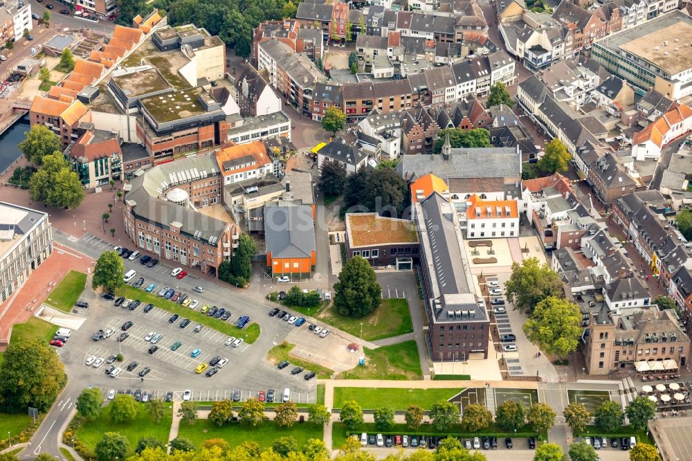 Luftaufnahme Kleve - Gebäude der Stadtverwaltung - Rathaus in Kleve im Bundesland Nordrhein-Westfalen, Deutschland