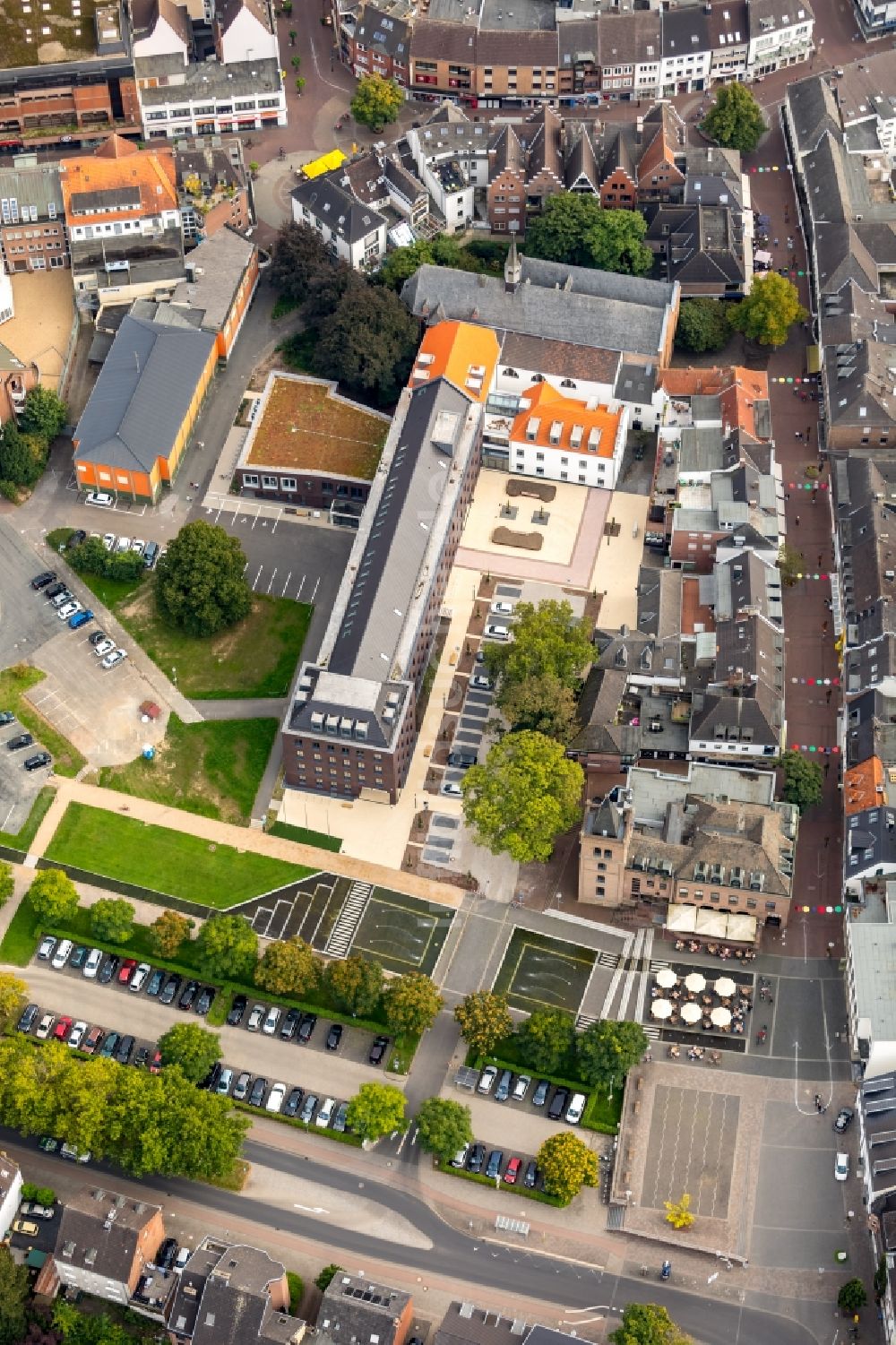 Kleve von oben - Gebäude der Stadtverwaltung - Rathaus in Kleve im Bundesland Nordrhein-Westfalen, Deutschland