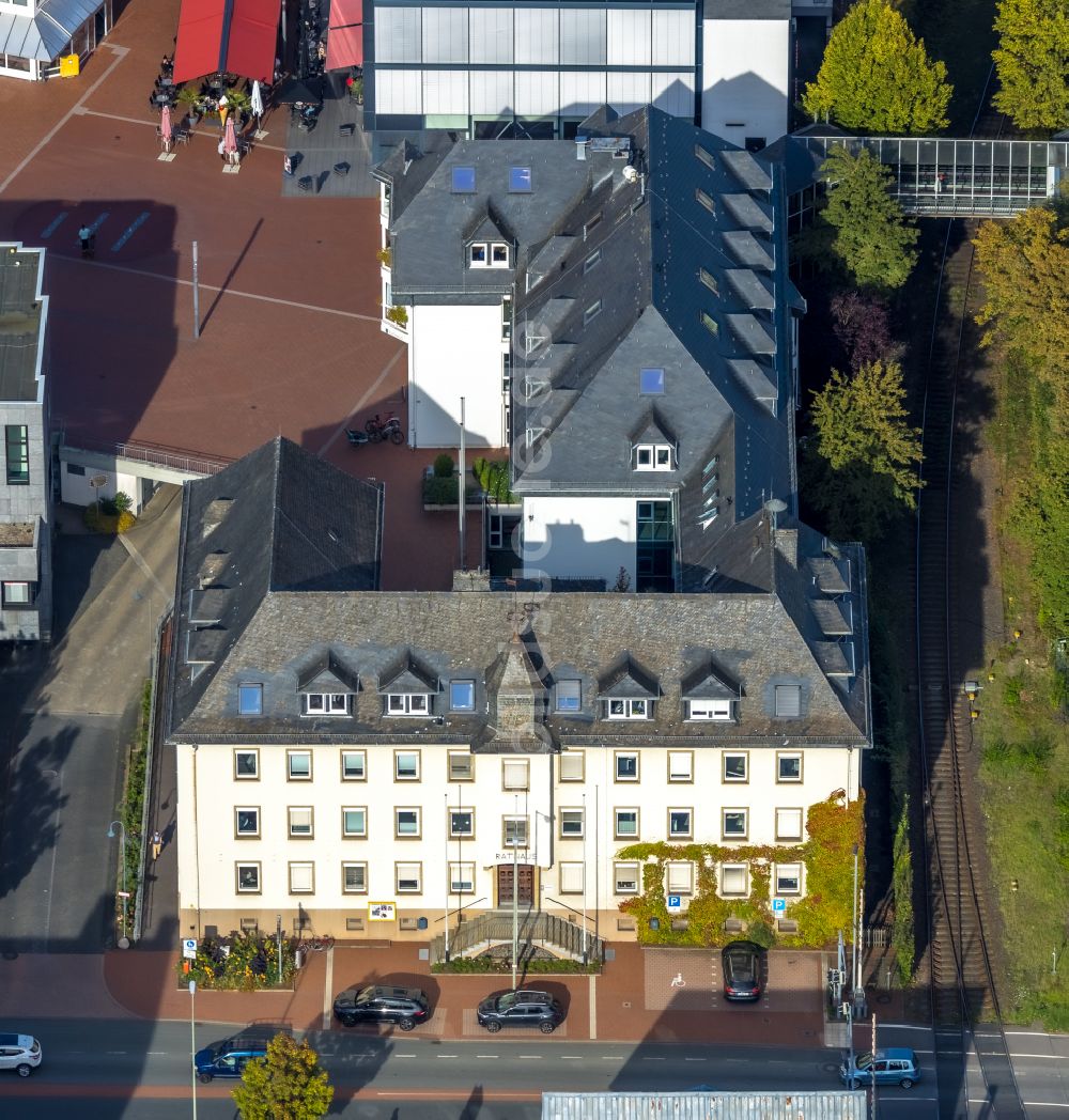 Kreuztal aus der Vogelperspektive: Gebäude der Stadtverwaltung - Rathaus in Kreuztal im Bundesland Nordrhein-Westfalen, Deutschland