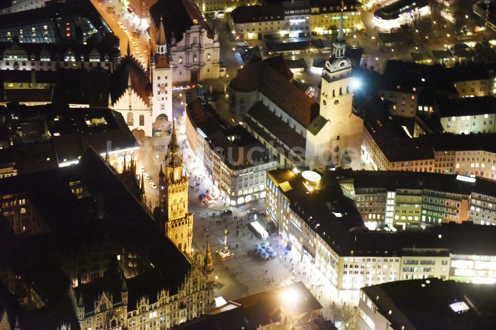 München aus der Vogelperspektive: Gebäude der Stadtverwaltung - Rathaus am Marienplatz in München im Bundesland Bayern