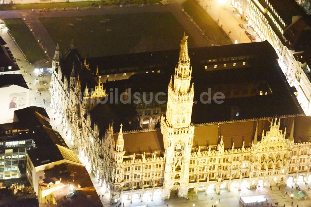 Luftbild München - Gebäude der Stadtverwaltung - Rathaus am Marienplatz in München im Bundesland Bayern