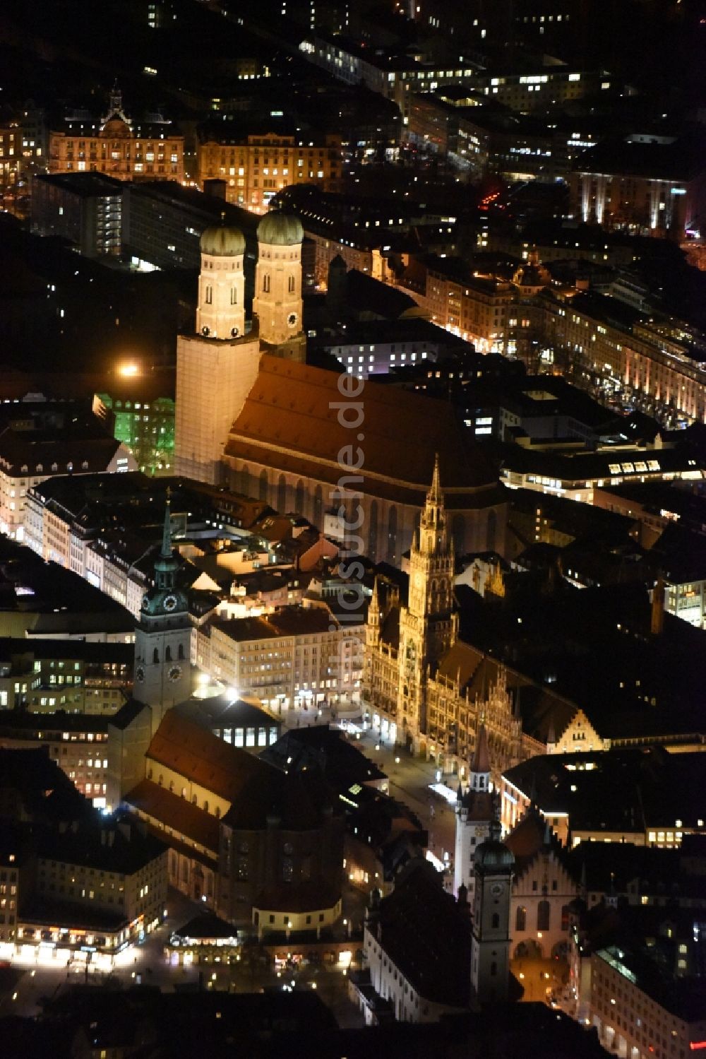 Luftaufnahme München - Gebäude der Stadtverwaltung - Rathaus am Marienplatz in München im Bundesland Bayern