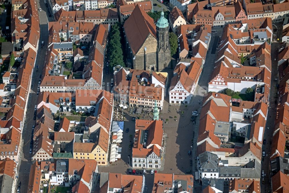 Pirna von oben - Gebäude der Stadtverwaltung - Rathaus Am Markt im Innenstadt- Zentrum in Pirna im Bundesland Sachsen, Deutschland