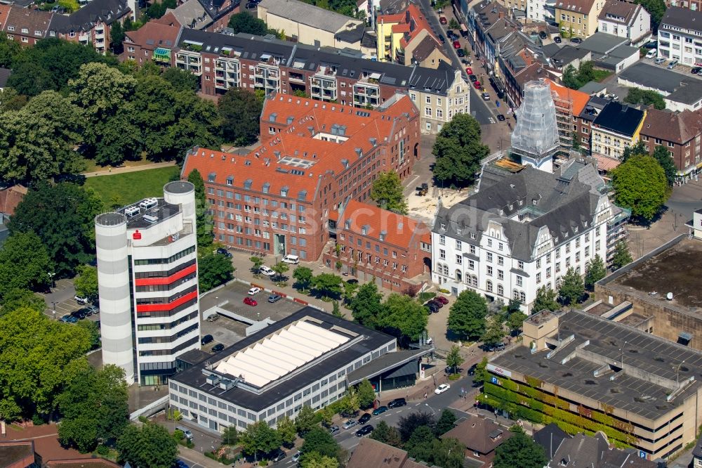 Gladbeck aus der Vogelperspektive: Gebäude der Stadtverwaltung - Rathaus am Marktplatz in Gladbeck im Bundesland Nordrhein-Westfalen