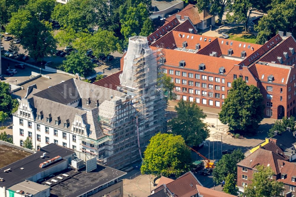 Gladbeck von oben - Gebäude der Stadtverwaltung - Rathaus am Marktplatz in Gladbeck im Bundesland Nordrhein-Westfalen