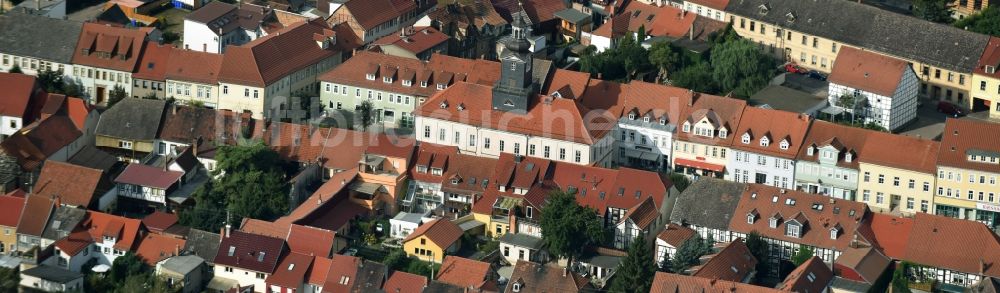 Greußen von oben - Gebäude der Stadtverwaltung - Rathaus am Marktplatz in Greußen im Bundesland Thüringen