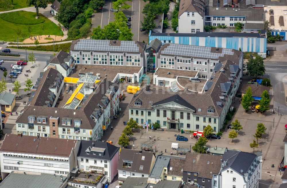 Luftbild Heiligenhaus - Gebäude der Stadtverwaltung - Rathaus am Marktplatz in Heiligenhaus im Bundesland Nordrhein-Westfalen