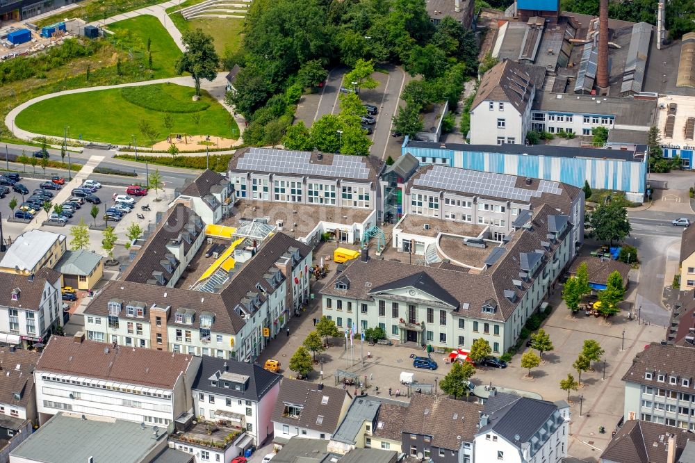 Luftbild Heiligenhaus - Gebäude der Stadtverwaltung - Rathaus am Marktplatz in Heiligenhaus im Bundesland Nordrhein-Westfalen