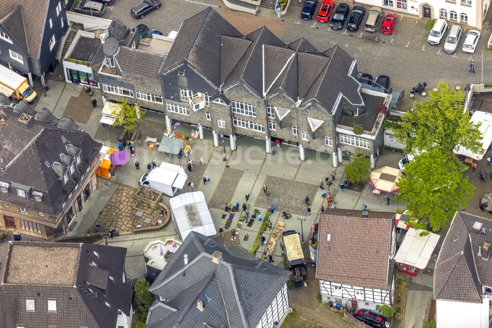 Luftaufnahme Herdecke - Gebäude der Stadtverwaltung - Rathaus am Marktplatz in Herdecke im Bundesland Nordrhein-Westfalen, Deutschland