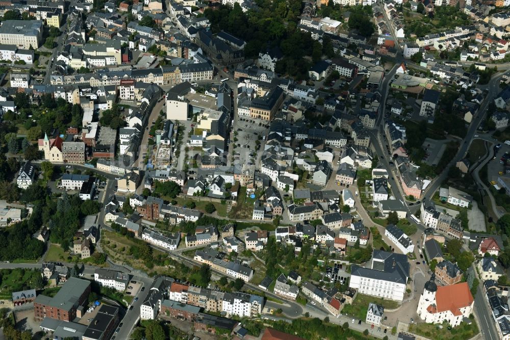 Reichenbach im Vogtland von oben - Gebäude der Stadtverwaltung - Rathaus am Marktplatz in der Innenstadt in Reichenbach im Vogtland im Bundesland Sachsen