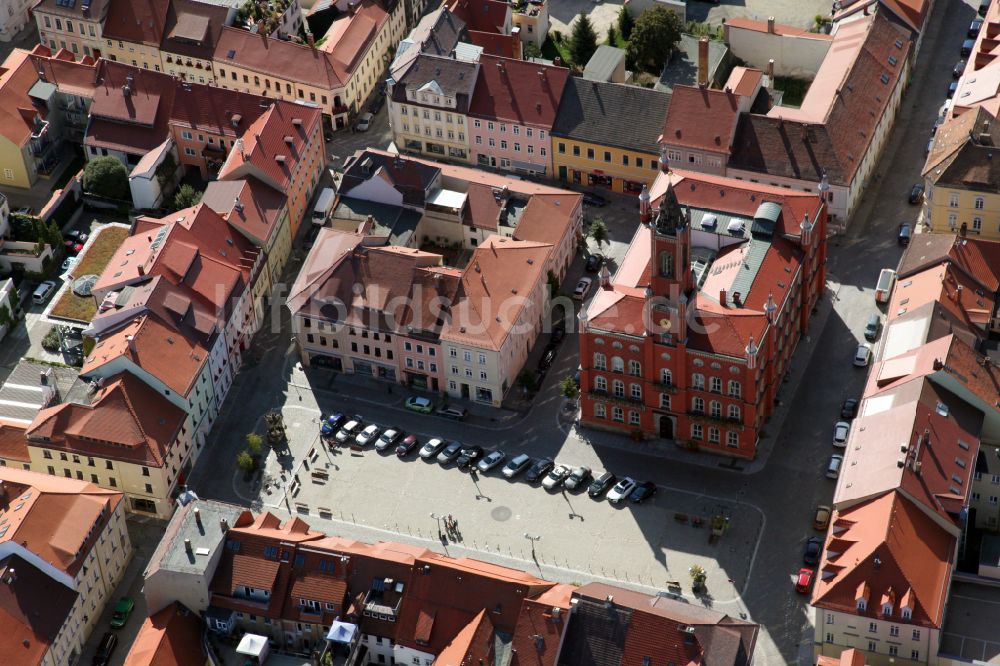 Kamenz von oben - Gebäude der Stadtverwaltung - Rathaus am Marktplatz in Kamenz im Bundesland Sachsen, Deutschland