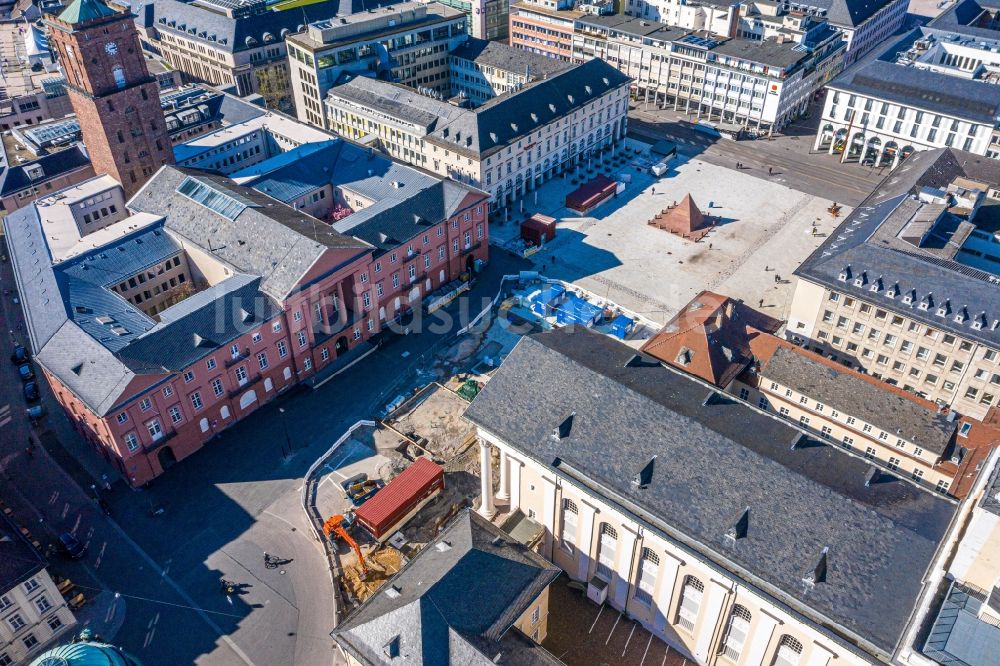 Luftbild Karlsruhe - Gebäude der Stadtverwaltung - Rathaus am Marktplatz in Karlsruhe im Bundesland Baden-Württemberg, Deutschland