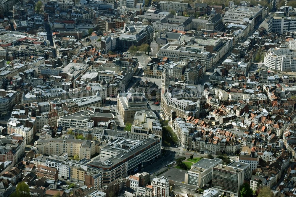 Luftaufnahme Lille - Gebäude der Stadtverwaltung - Rathaus am Marktplatz in Lille in Nord-Pas-de-Calais Picardie, Frankreich