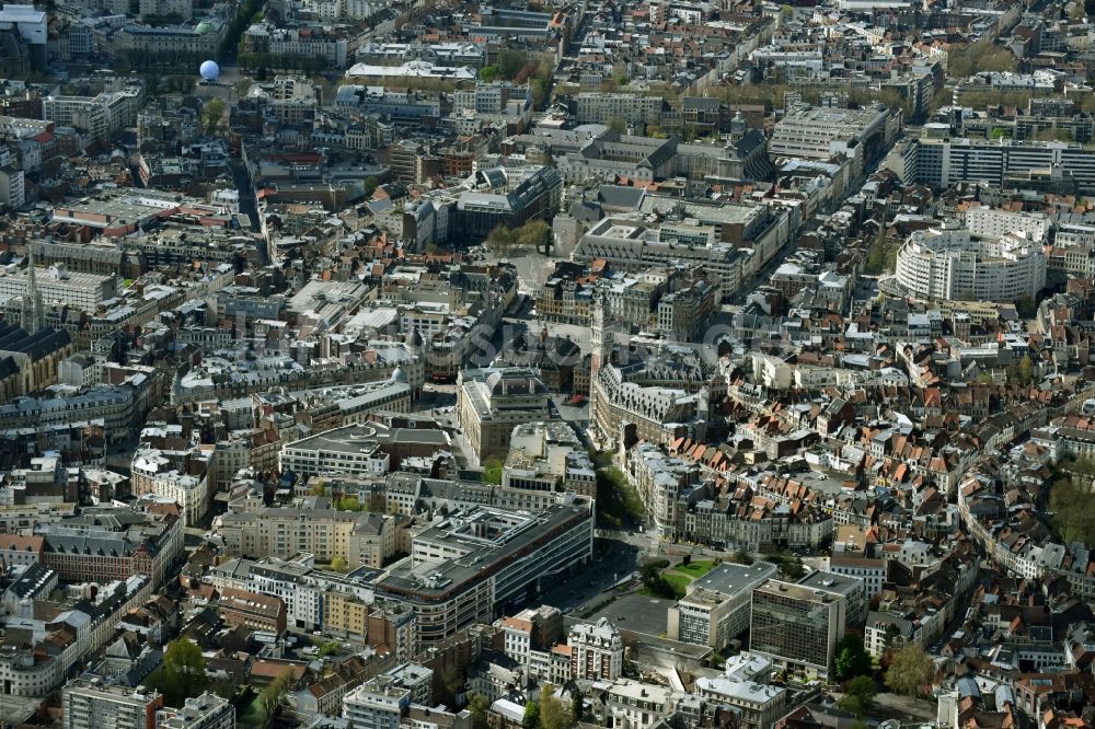 Luftbild Lille - Gebäude der Stadtverwaltung - Rathaus am Marktplatz in Lille in Nord-Pas-de-Calais Picardie, Frankreich