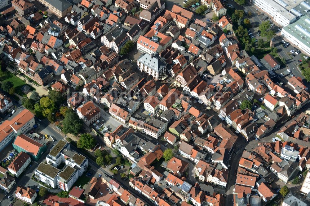 Luftbild Lohr am Main - Gebäude der Stadtverwaltung - Rathaus am Marktplatz in Lohr am Main im Bundesland Bayern