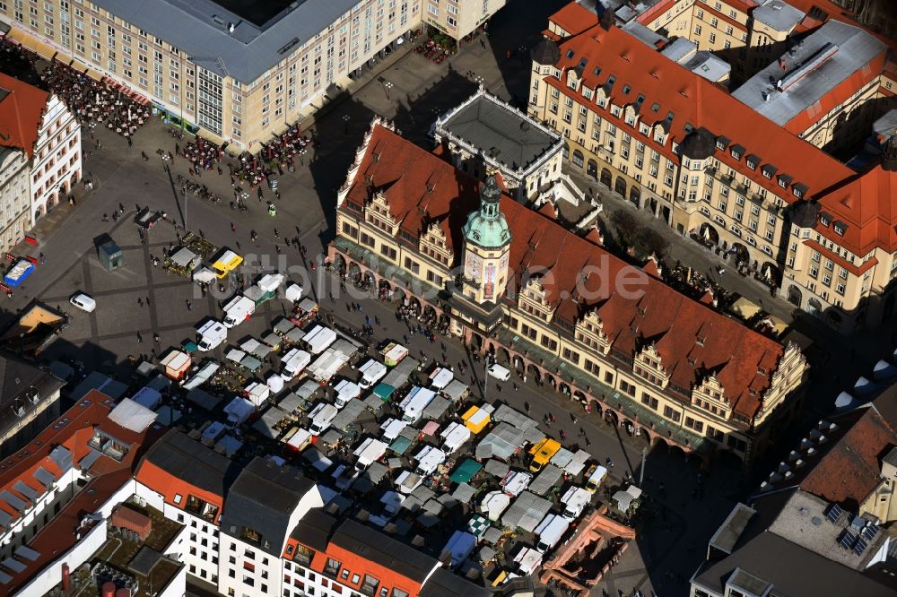 Leipzig von oben - Gebäude der Stadtverwaltung - Rathaus am Marktplatz im Ortsteil Mitte in Leipzig im Bundesland Sachsen