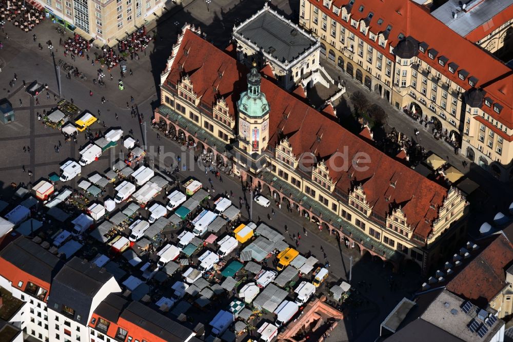 Leipzig aus der Vogelperspektive: Gebäude der Stadtverwaltung - Rathaus am Marktplatz im Ortsteil Mitte in Leipzig im Bundesland Sachsen