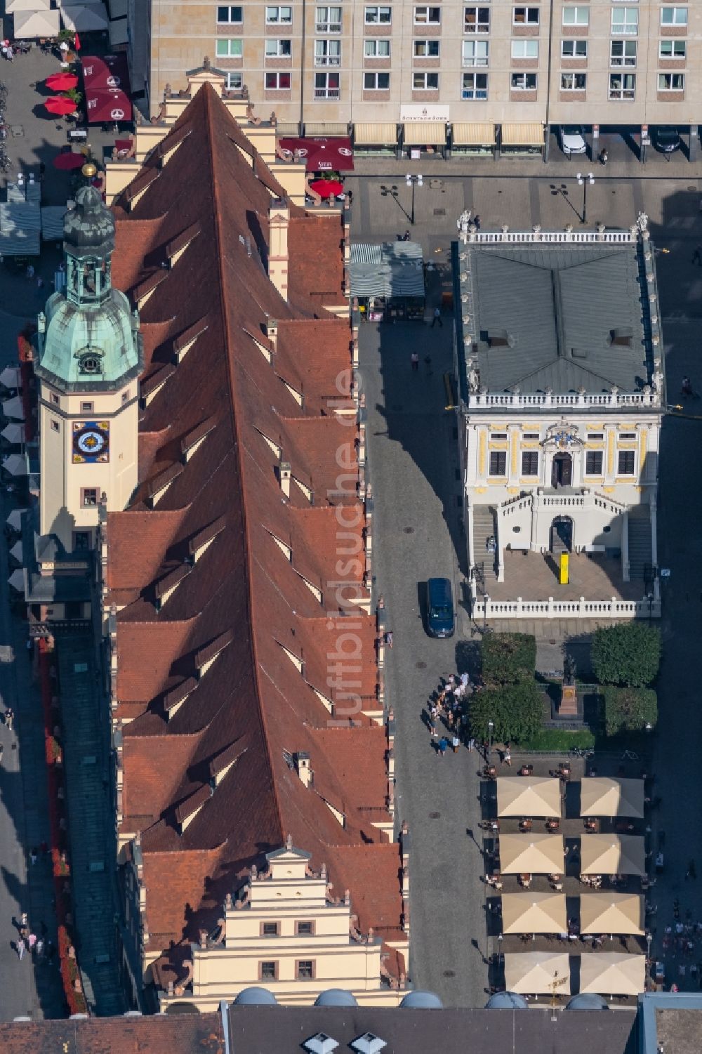 Leipzig von oben - Gebäude der Stadtverwaltung - Rathaus am Marktplatz im Ortsteil Mitte in Leipzig im Bundesland Sachsen