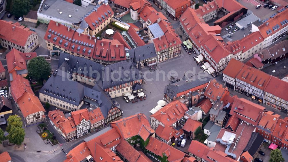 Wernigerode von oben - Gebäude der Stadtverwaltung - Rathaus am Marktplatz in Wernigerode im Bundesland Sachsen-Anhalt, Deutschland